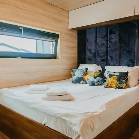 Luxury Camp - 150 M Od Suntago Park